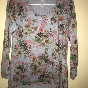 Lularoe Lannae top NWT. Size small
